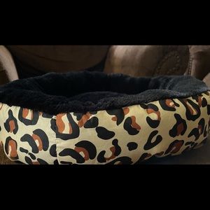 Plush bed for your cat or dog companion. Faux fur material